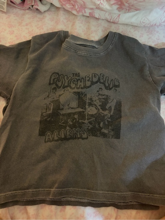 Brandy Melville Tops - Short-Sleeve Graphic Tee in Charcoal with Psychedelic Band Print